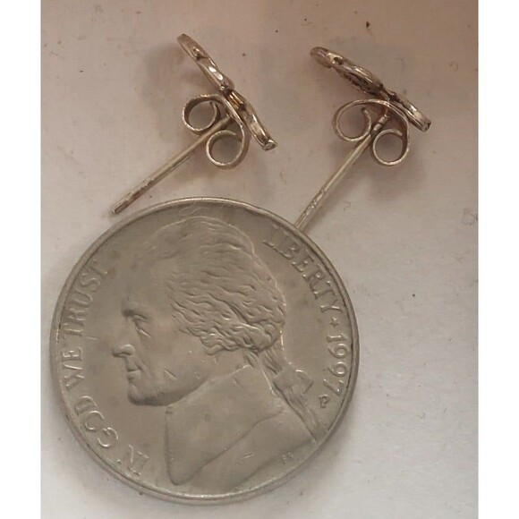 Sterling silver treble clef stud earrings - Picture 2 of 8